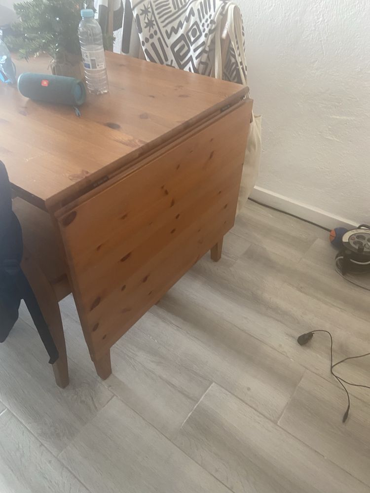 Mesa e 4 cadeiras  - IKEA - extensível