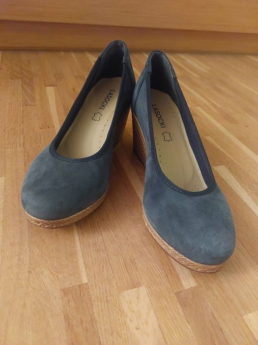 Czółenka Lasocki na koturnie 37