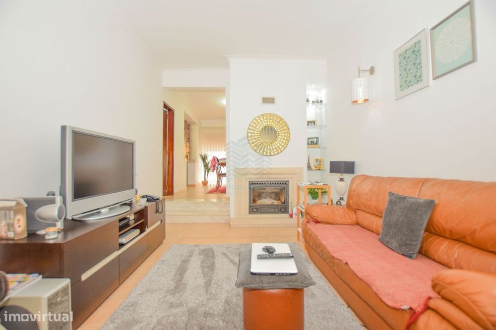 Moradia T4+1 com anexo e logradouro em Quinta da Silvã - Torres Novas