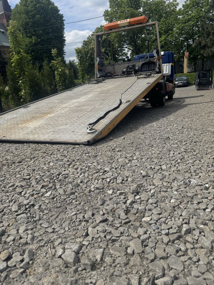 Nissan Cabstar 2,5 DCI pomoc drogowa laweta plyta hydrauliczna katB
