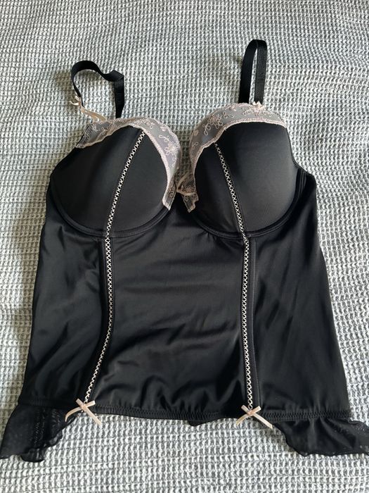 Czarny bielizniany gorset uniwersalny