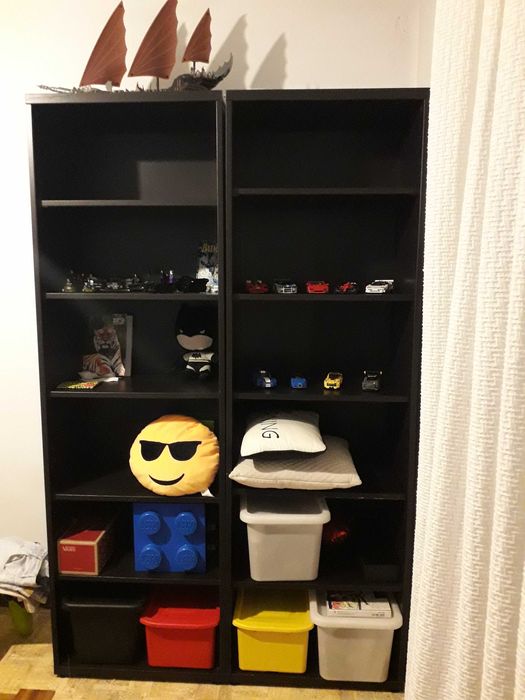 Móveis e estantes modelo Billy