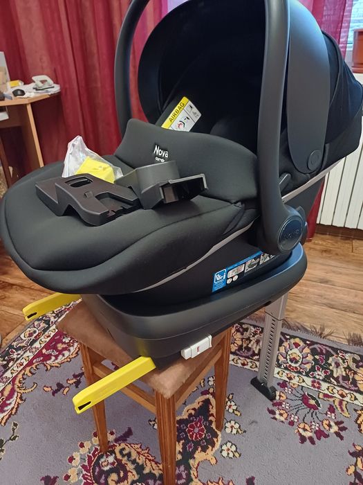 ПРОДАМ АВТОКРІСЛО  Carrello Nova з базою,ISOFIX та адаптором