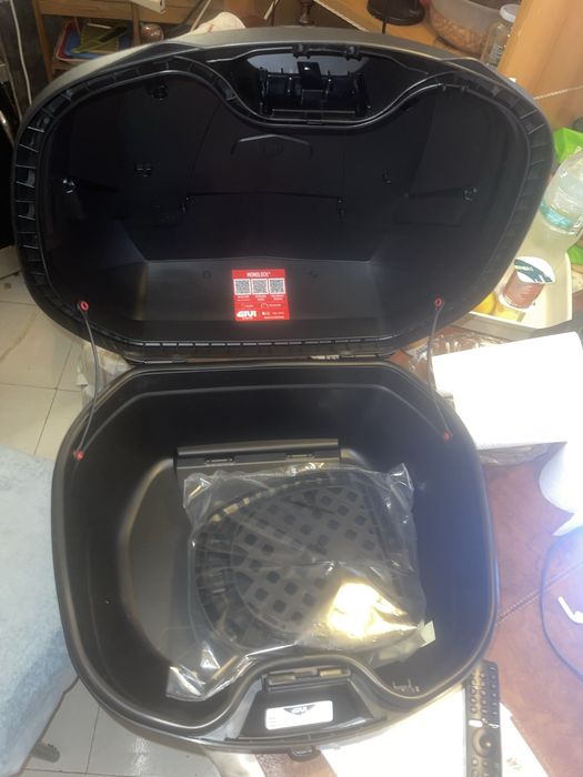 Top Case nova  na caixa, nao uso pois tenho a original na mota