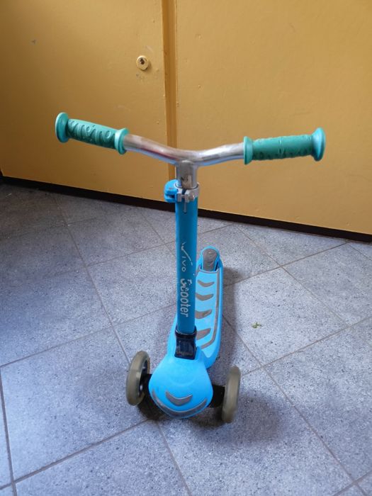 Hulajnoga trójkołowa