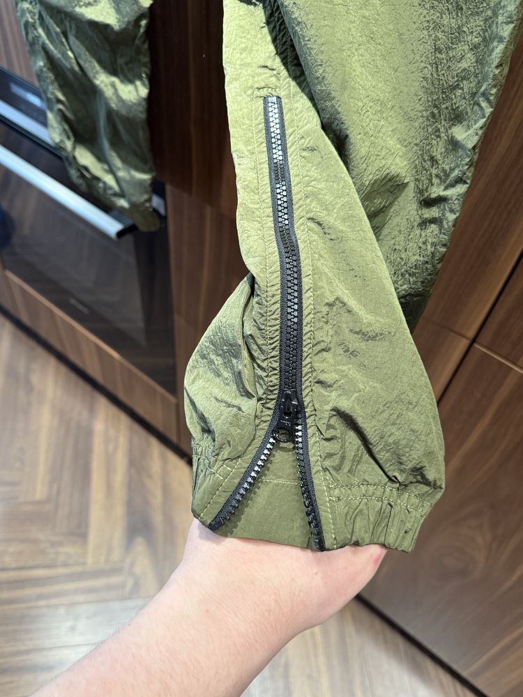 Штани stone island econyl nylon loose regular track pant green