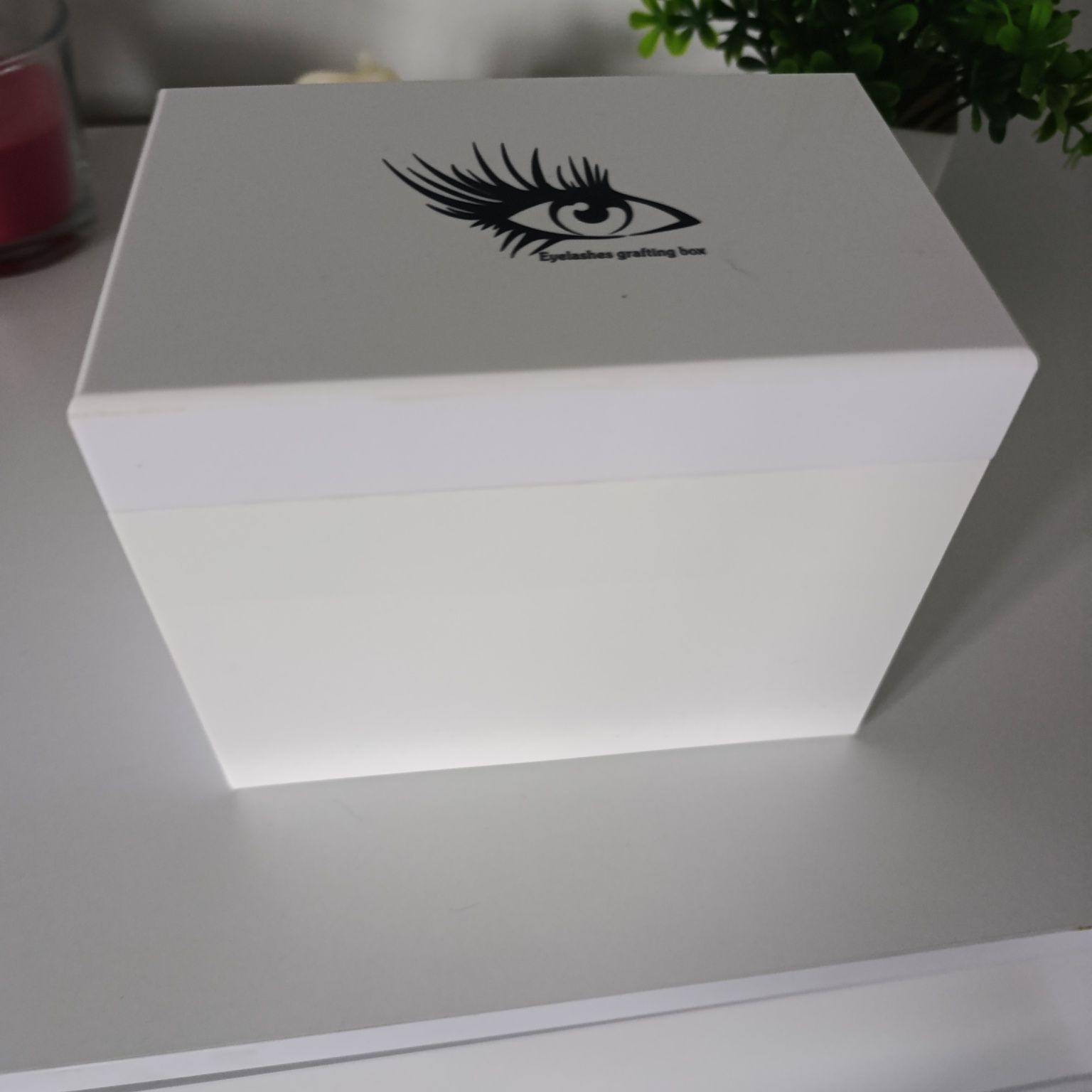 Box z holderami na rzęsy