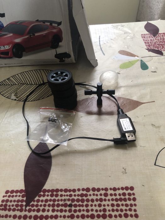 Carro telecomandado de drift escola 1:16 como novo 25km