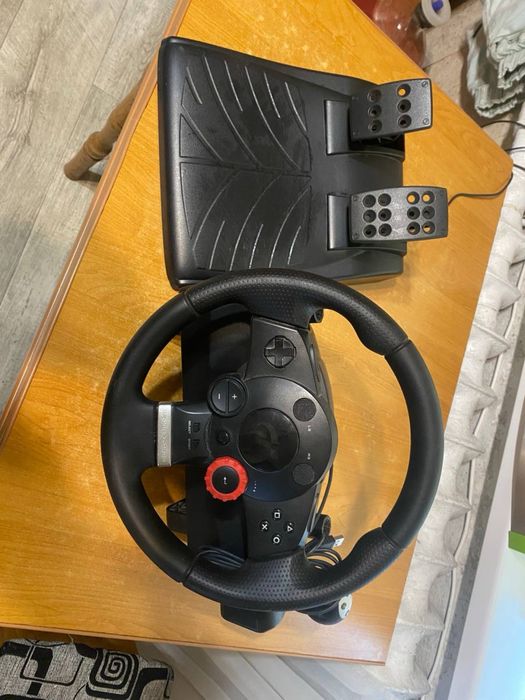 Ігровий руль Logitech G29 з педалями — як новий.