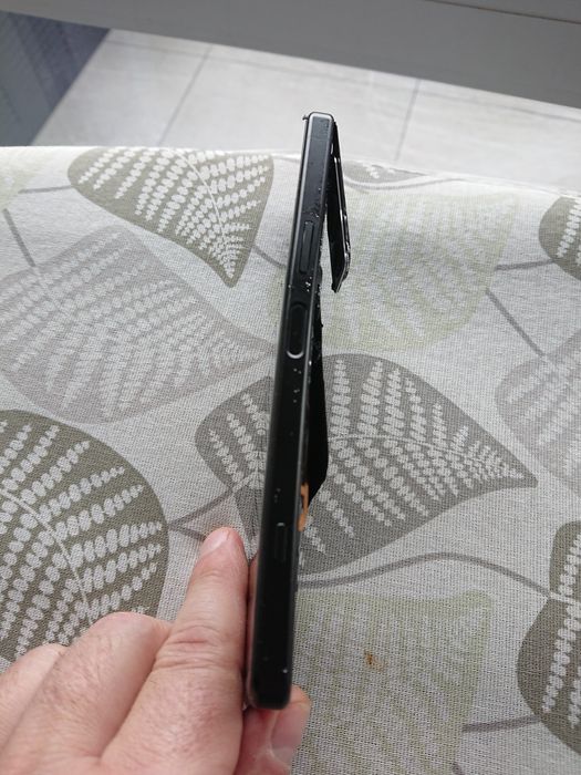 Uszkodzona Xperia 5 IV na czesci