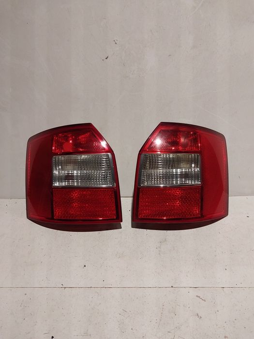 Audi a4 b6 kombi avant tylna lampa tył prawa lewa prawy lewy