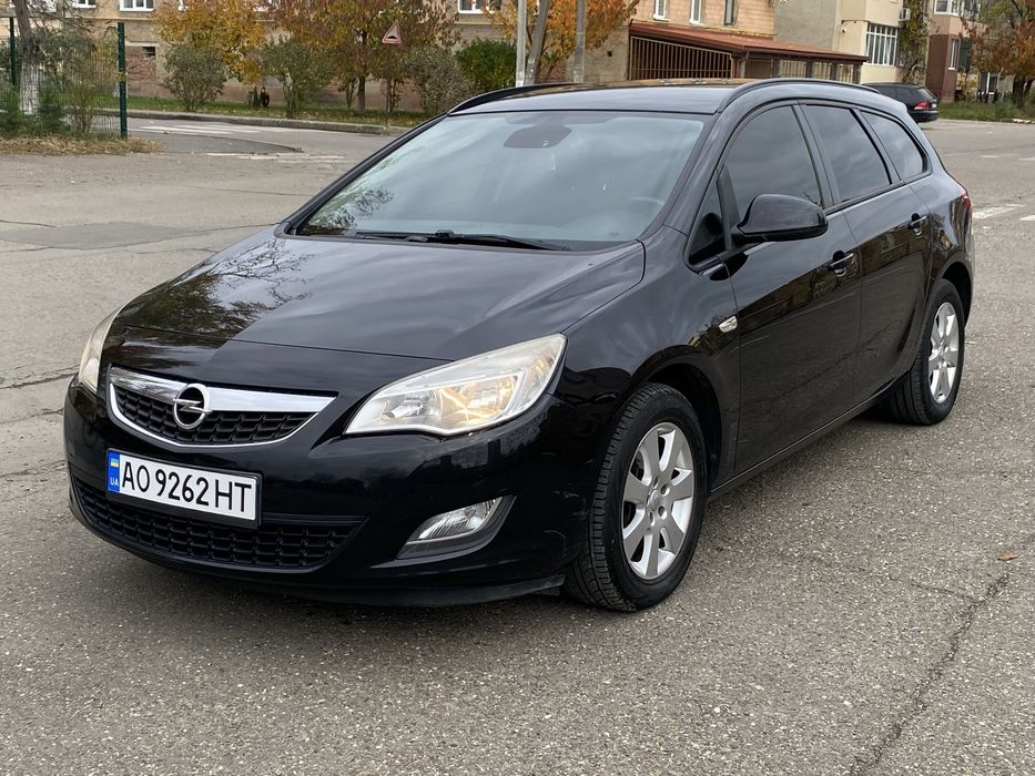 Продаю Opel Astra J 2011 рік