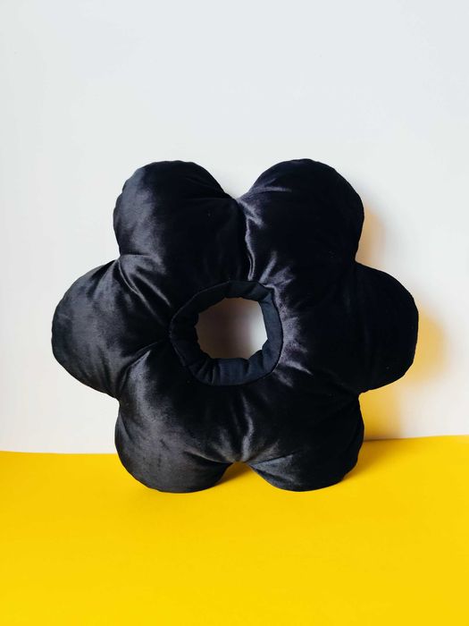 Poduszka do piercingu donut do spania przekłuwania uszu KWIATEK czarny