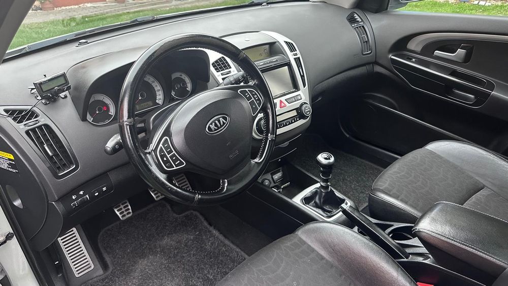 Sprzedam Kia ceed CRDi 2.0