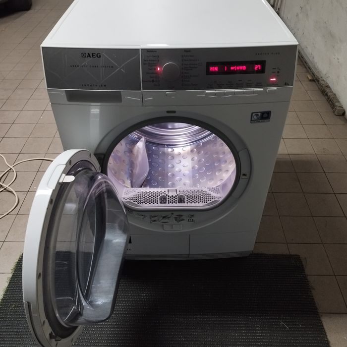 Máquina de secar roupa AEG com bomba de calor.