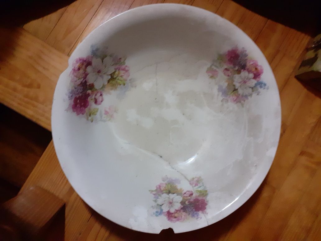 Conjunto de 7 peças muito antigas de louça.