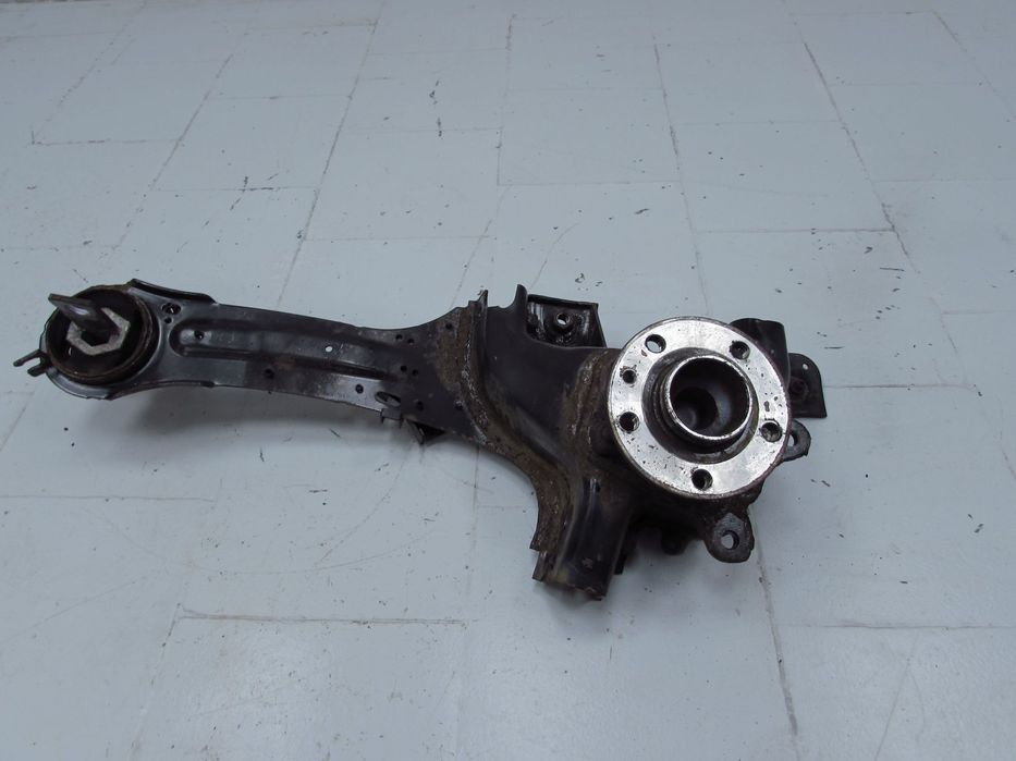 VOLVO S60 II V60 10-18 PIASTA ZWROTNICA WAHACZ TYL PRAWY 6G915A968