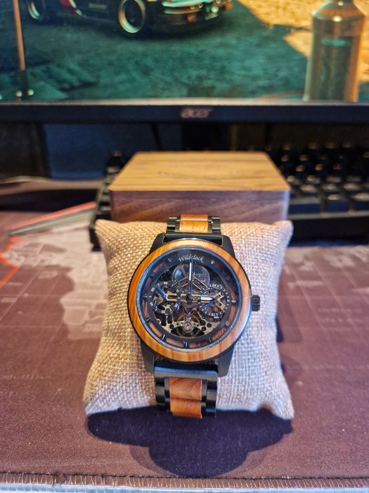 Wildclock Inverness, Drewniany zegarek mechaniczny z grawerem w cenie