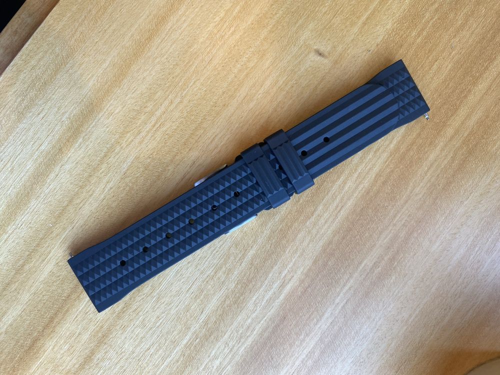 Bracelete em Borracha FKM de 22mm com sistema de facil remoção