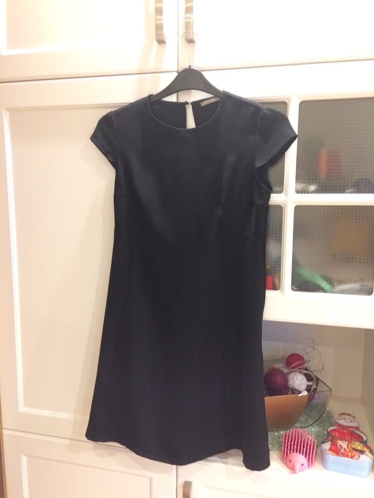 Mała czarna sukienka Orsay dl. przed kolano