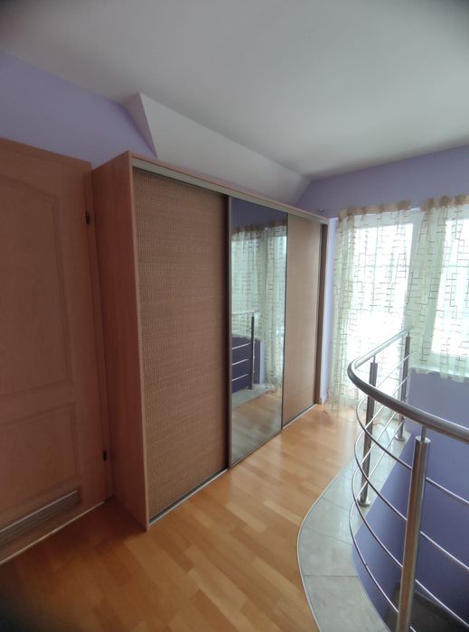 Rezerwacja Szafa ubraniowa drzwi przesuwne używana do demontażu