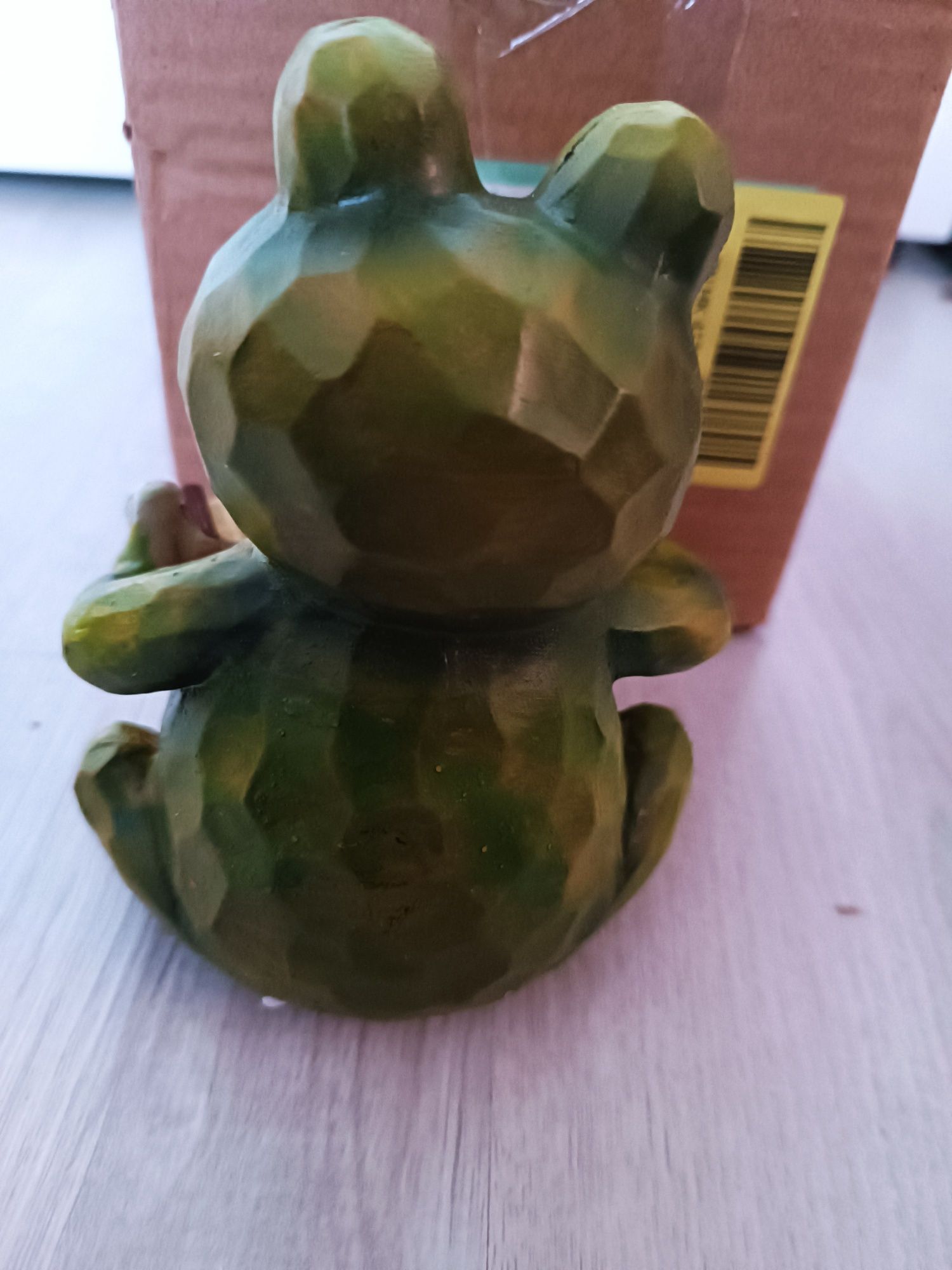 Figurka żaba z akordeonem żywica syntetyczna nowa