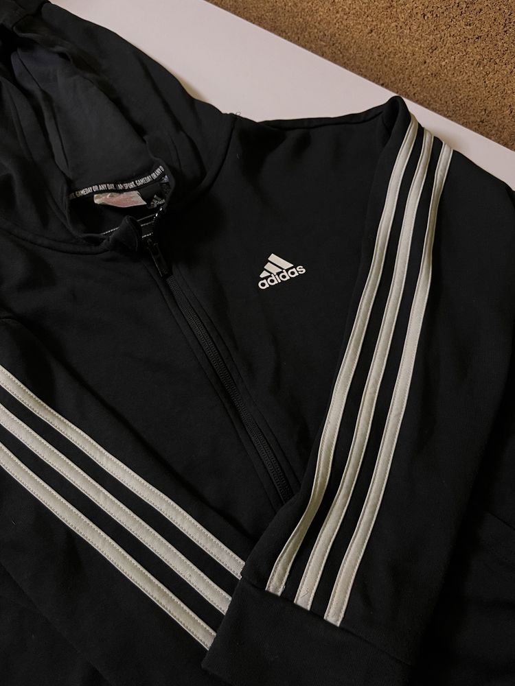 Adidas олімпійка