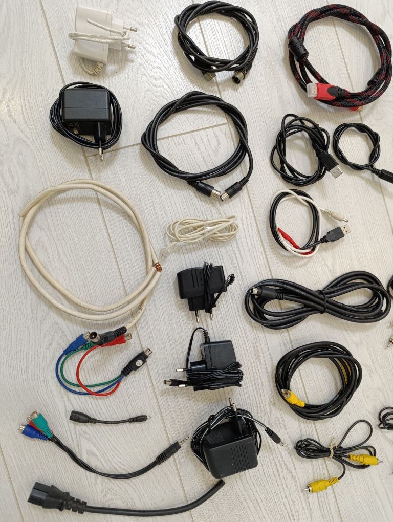 Кабели разные аудио  наушники hdmi блоки питания