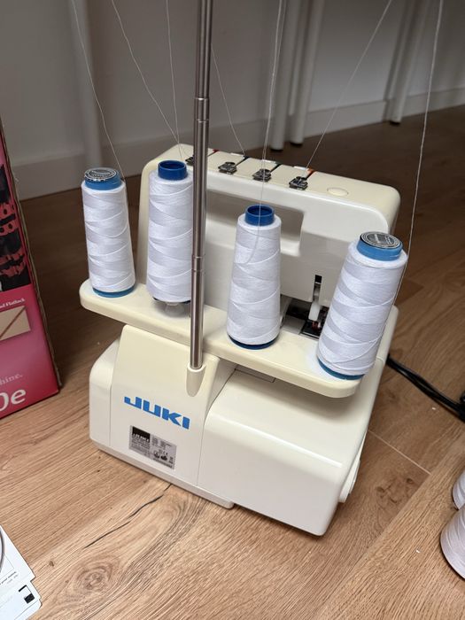 Overlock Juki MO-50e maszyna do szycia