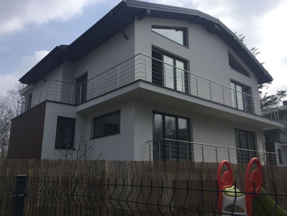 Balustrady barierki nierdzewne podjazdy dla osób niepełnosprawnych