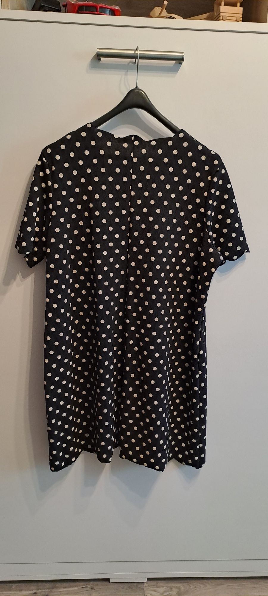 Czarna sukienka w groszki rozmiar 4XL 48