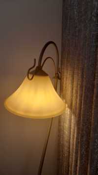 Lampa podłogowa ze szklanym kloszem, metalowa