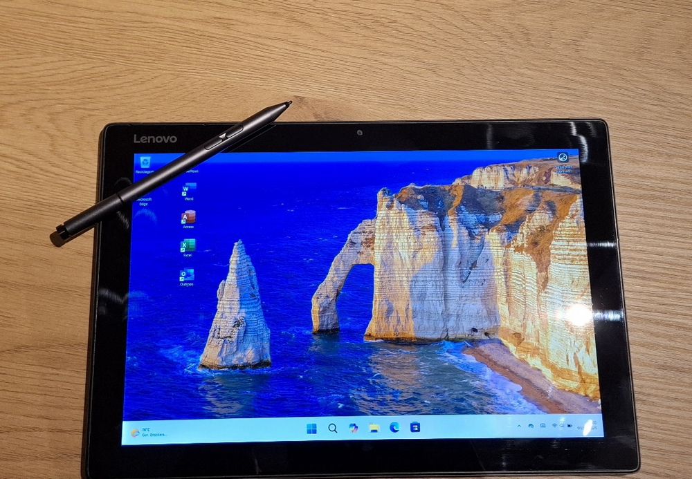 Lenovo Miix 520 – 2-em-1 | i5 | 8GB RAM | 256GB SSD | Touchscreen