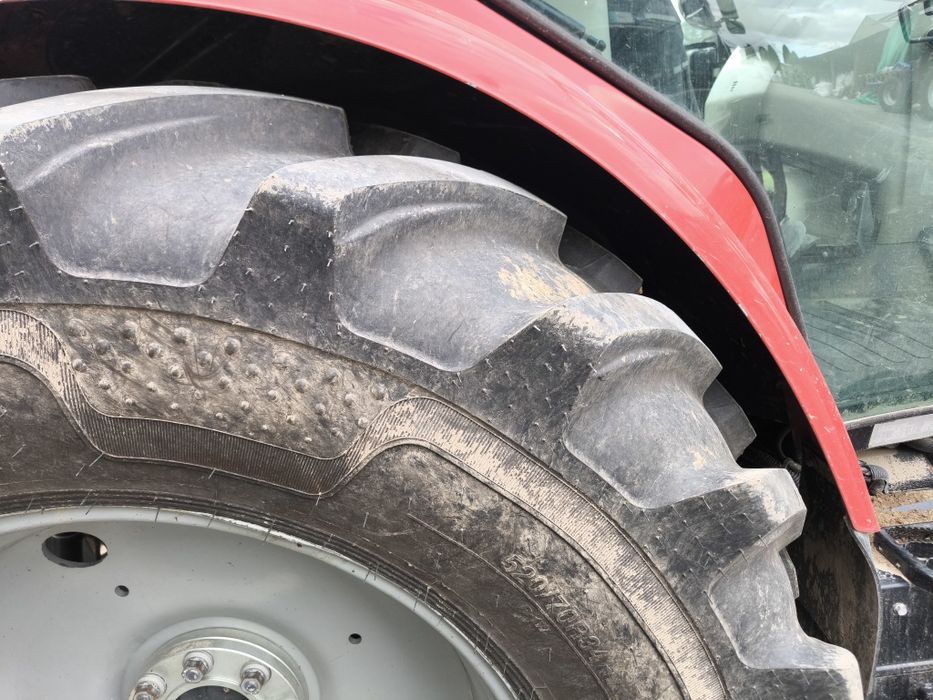 Massey Ferguson 5713 S