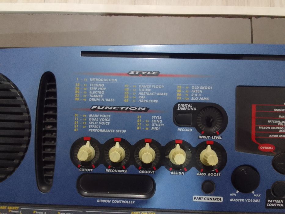 Yamaha PORTATONE electronic KEYBOARD