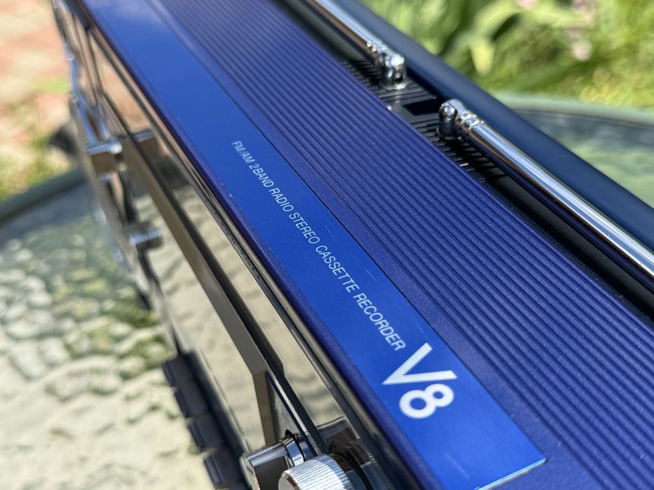 Продам магнитолу SANYO V8