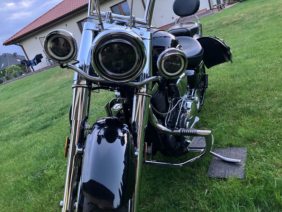Yamaha XV1700 Road Star.