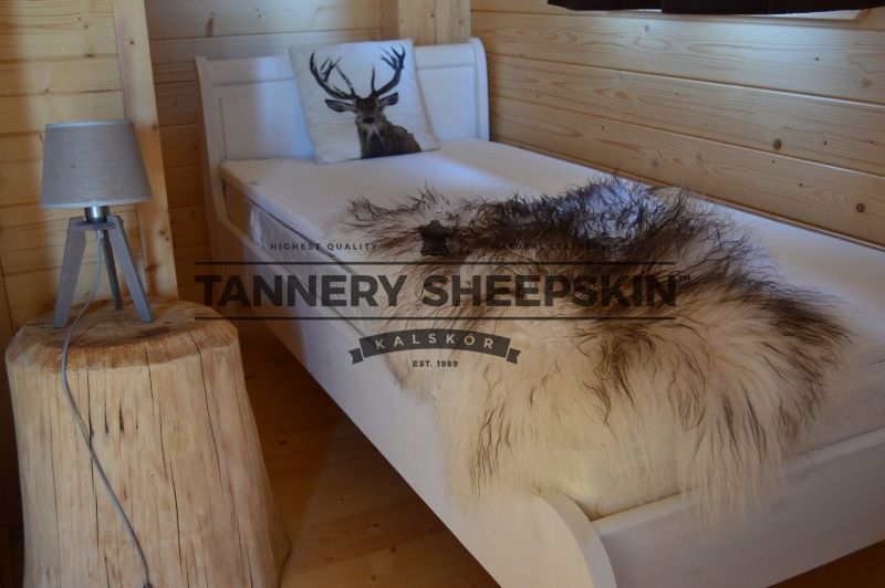 Skóra Naturalna Muflon Szary Island Kręcona 90-110cm Biało Szara