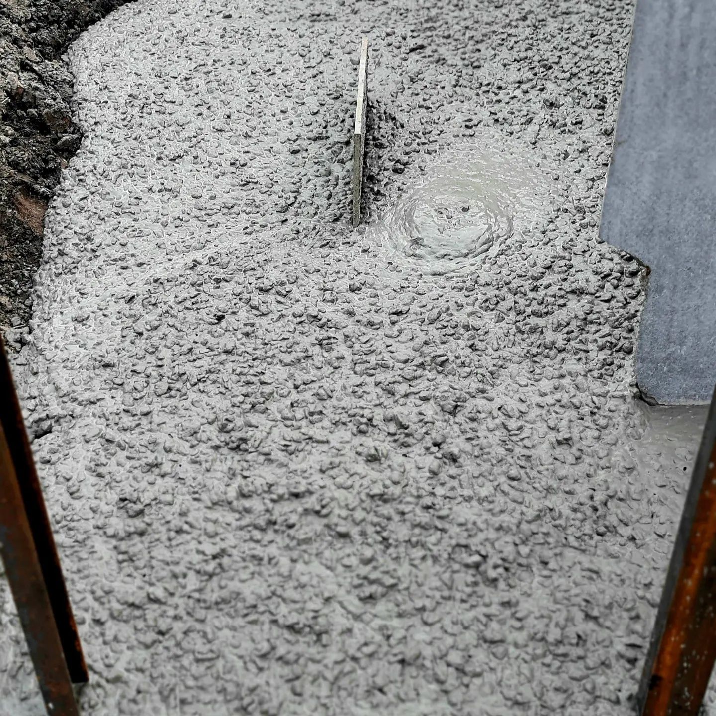 Доставка пісок щебінь відсів дрова бетон ЗІЛ КАМАЗ. Песок щебень отсев