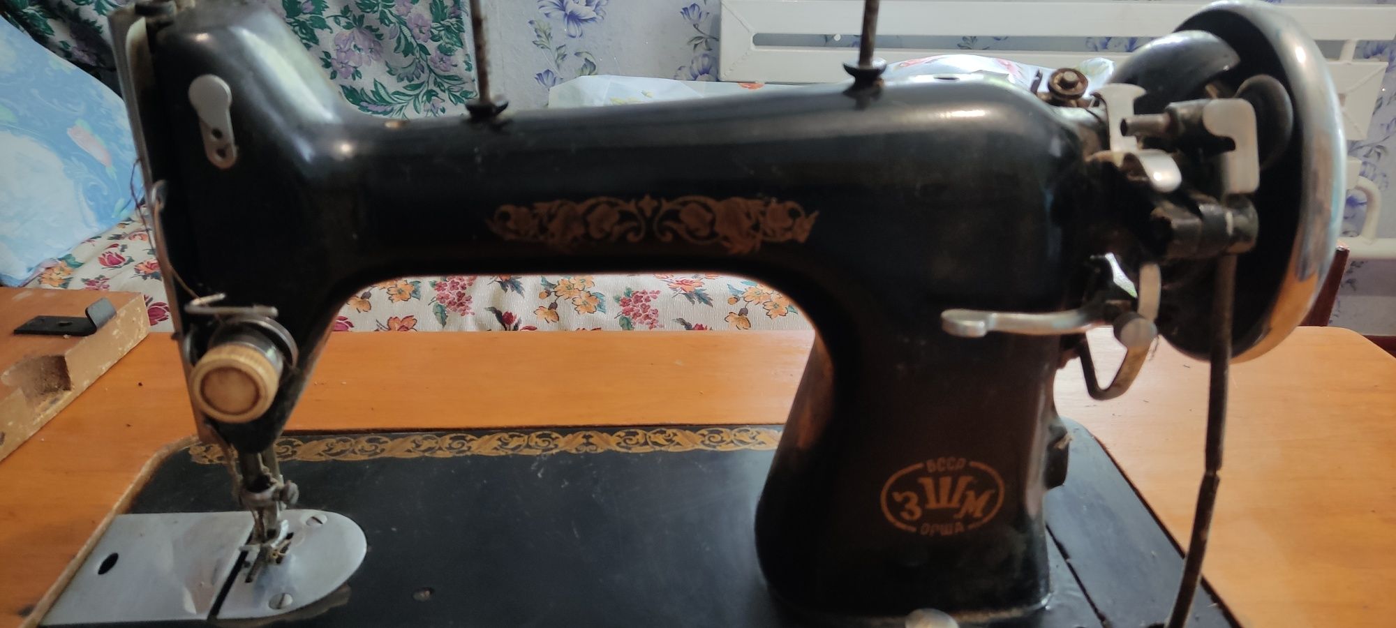 Продам старовинну швейну машинку