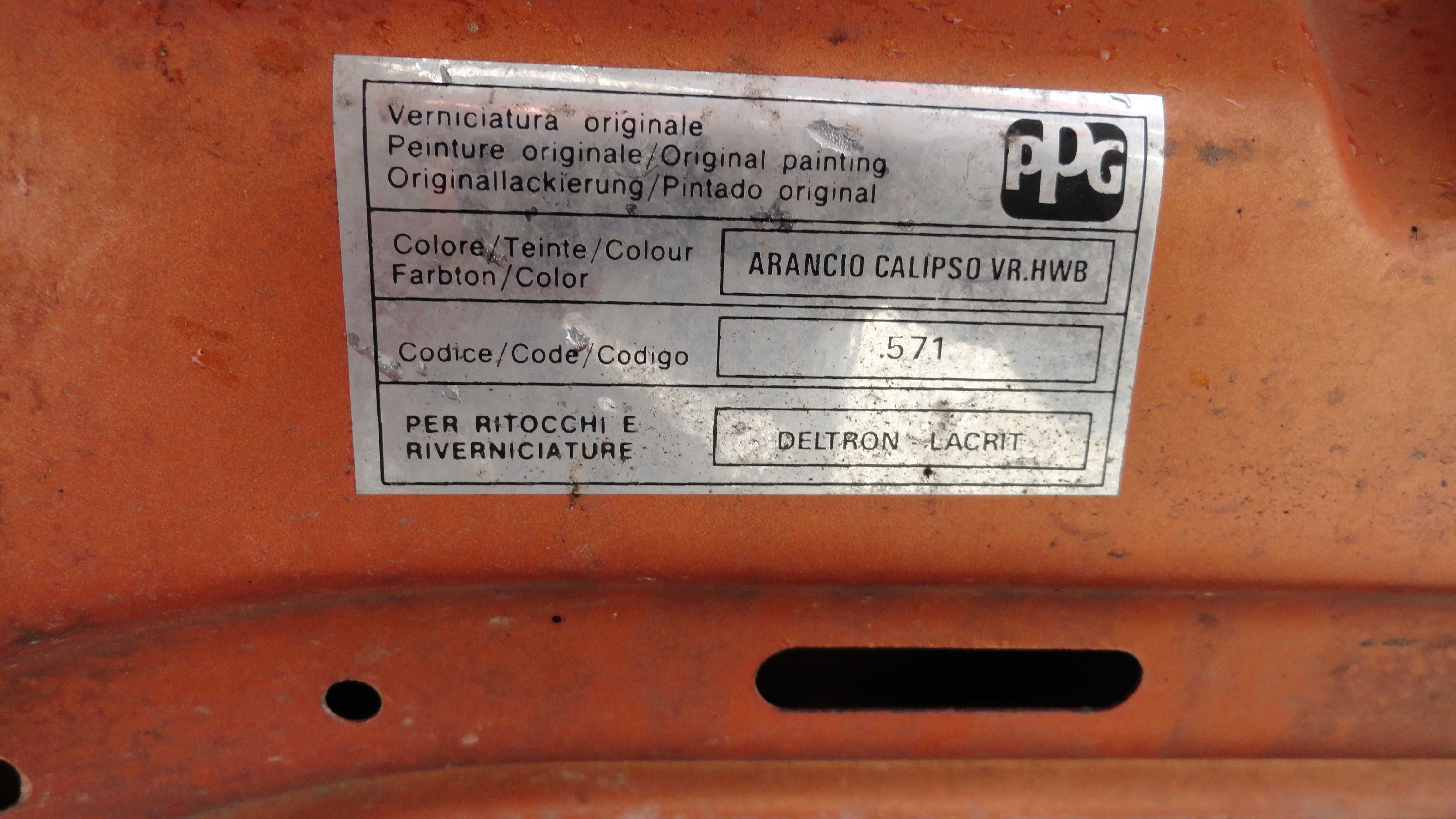 Tylna klapa bagażnika Fiat Punto pomarańczowy kolor 571