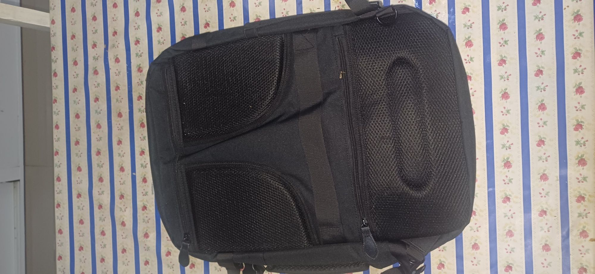 Mochila viagem de baixo dos bancos