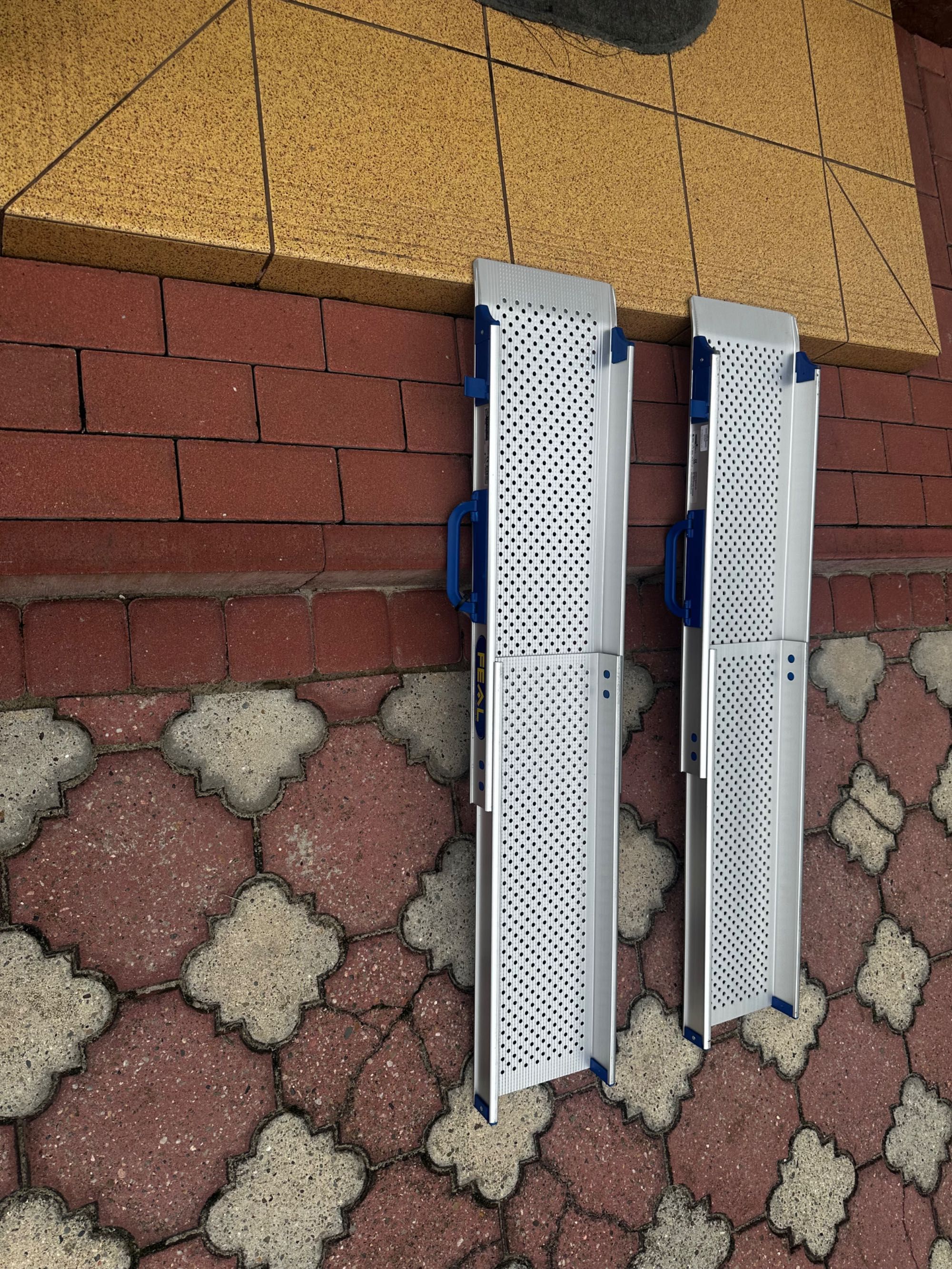 Rampy najazdowe dla wózków inwalidzkich