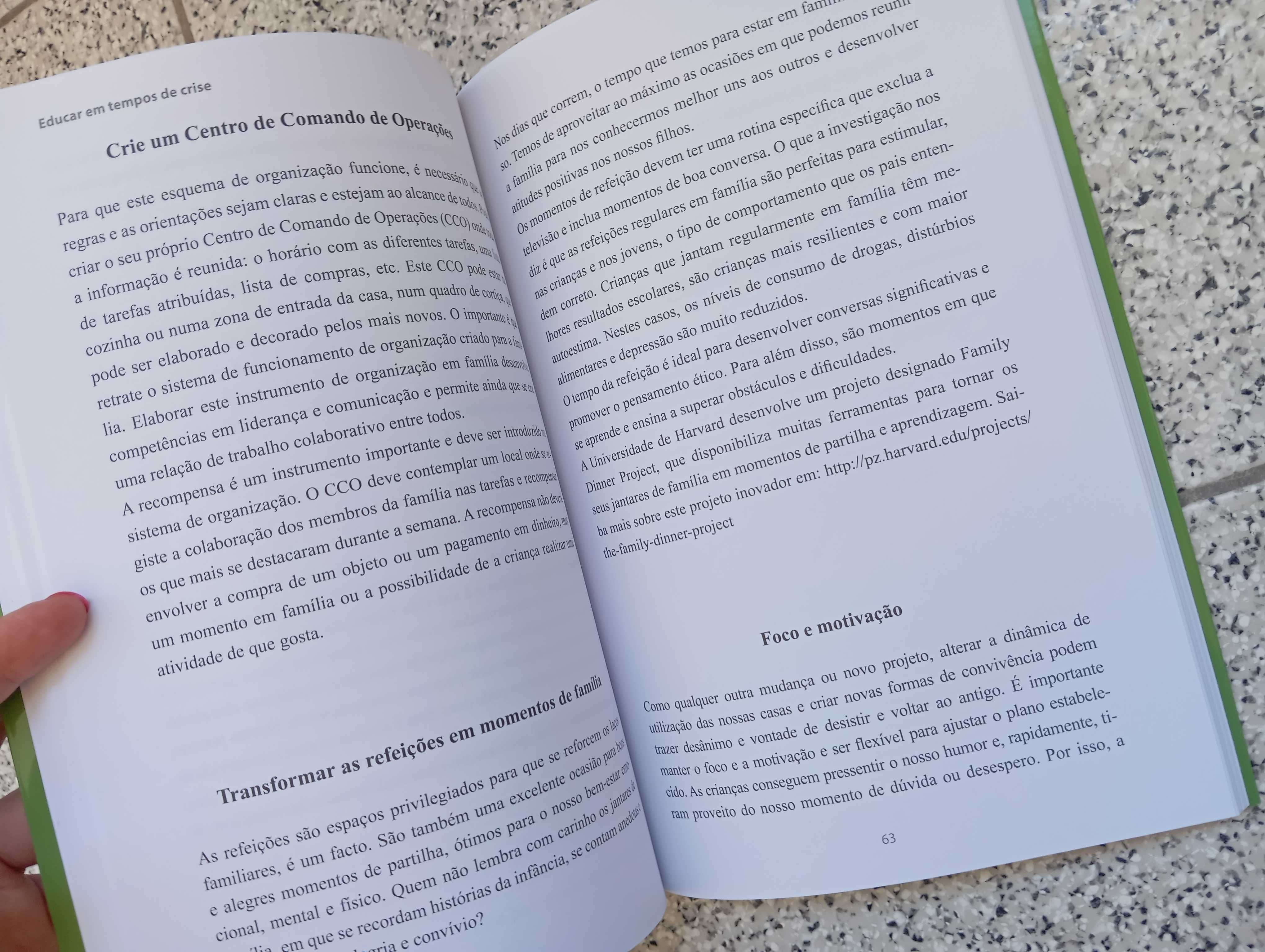 Livro Educar em tempos de crise