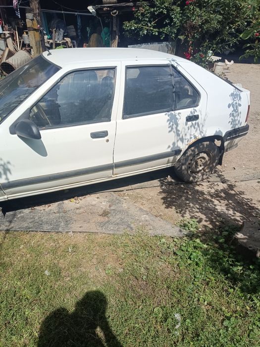 Автомобіль Рено 19