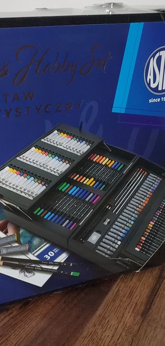 Zestaw artystyczny 218 el. + walizka drewniana