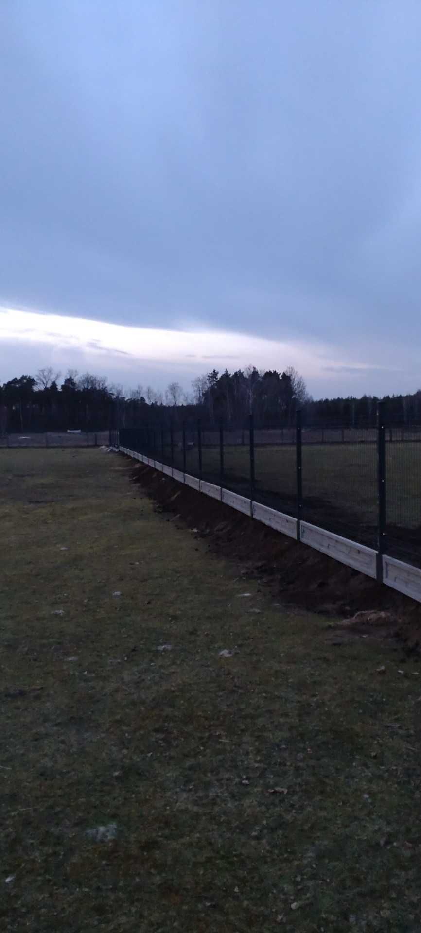 Układanie kostki brukowej, montaż płotów, wycinka drzew, wyburzenia