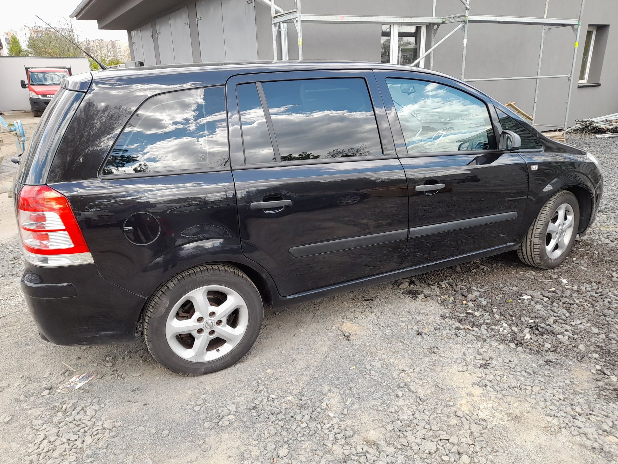 Продаючи  OPEL ZAFIRA B 2009 1.6 BENZYNA  85 KW 115 KONI