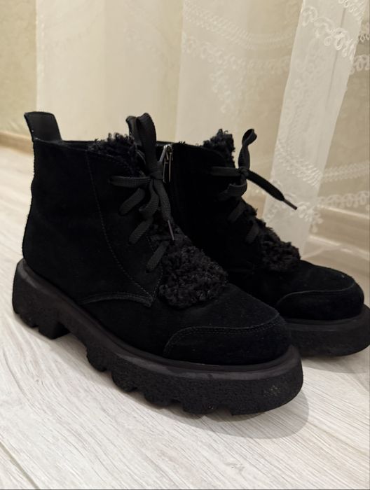 Зимові ботинки,38 розмір.За деталями пишіть у особисті повідомлення