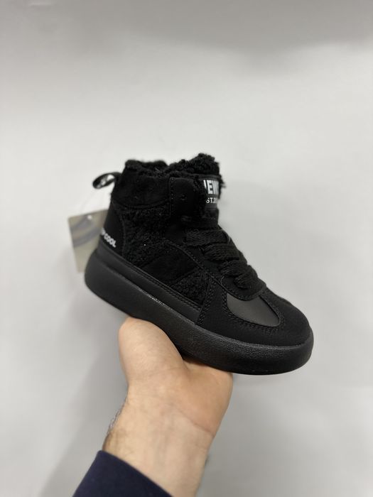 Черевики зимові на овчині 26-32, чорні ботинки на зиму дитячі сапожки